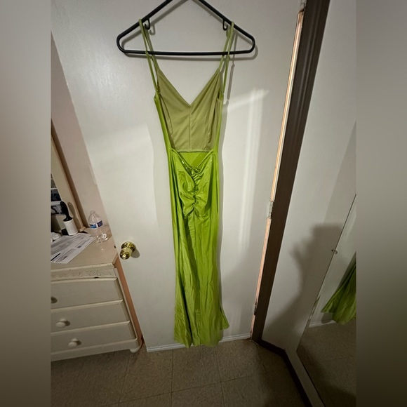 LIME GREEN BACKLESS DRESS - Picture 3 of 4